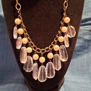 Chic Gold and Pearl Statement Necklace